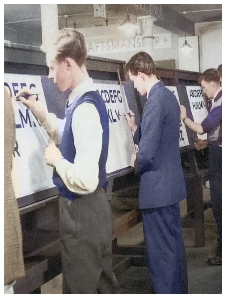 Traditional Signwriting Students Learning Signwriting